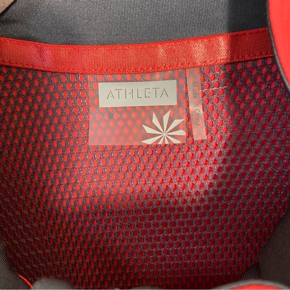 Athleta Ladies Activewear Vest full Front Zip Raspberry Color Medium Gorpcore - Picture 7 of 14